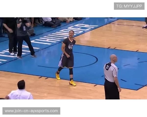 库里超远压哨,勇士主场燃爆全场